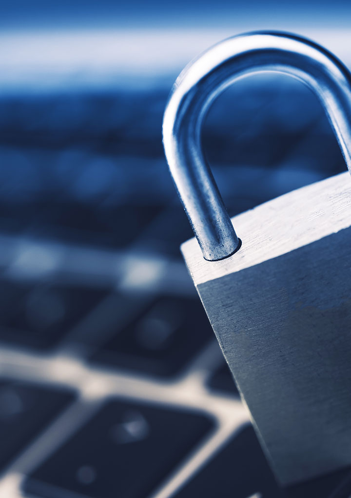 Sicherheitsschloss vor Tastatur